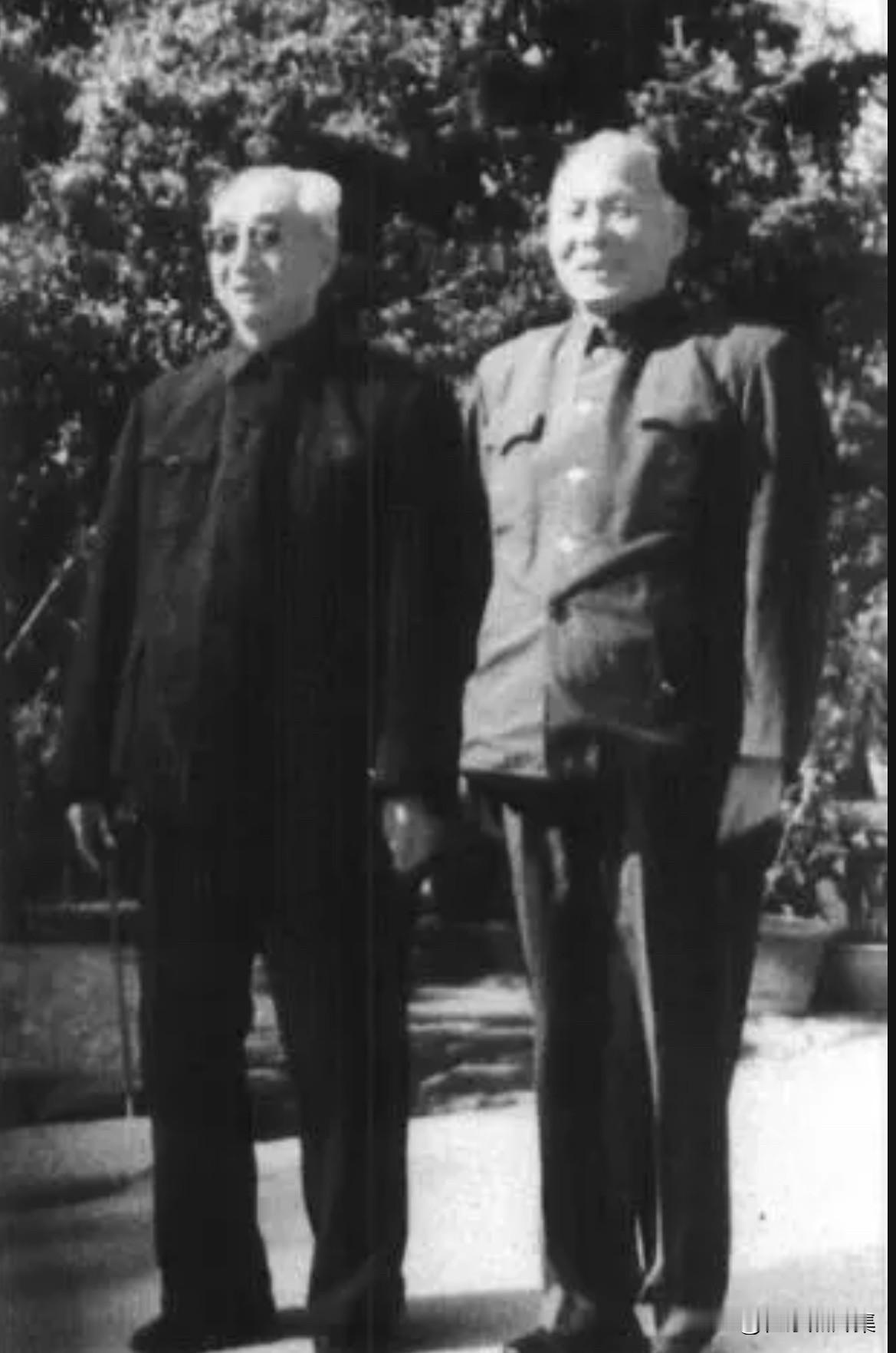 1986年10月，徐向前元帅（左）与陈先瑞中将的合影。虽然此时的陈先瑞已是大军区