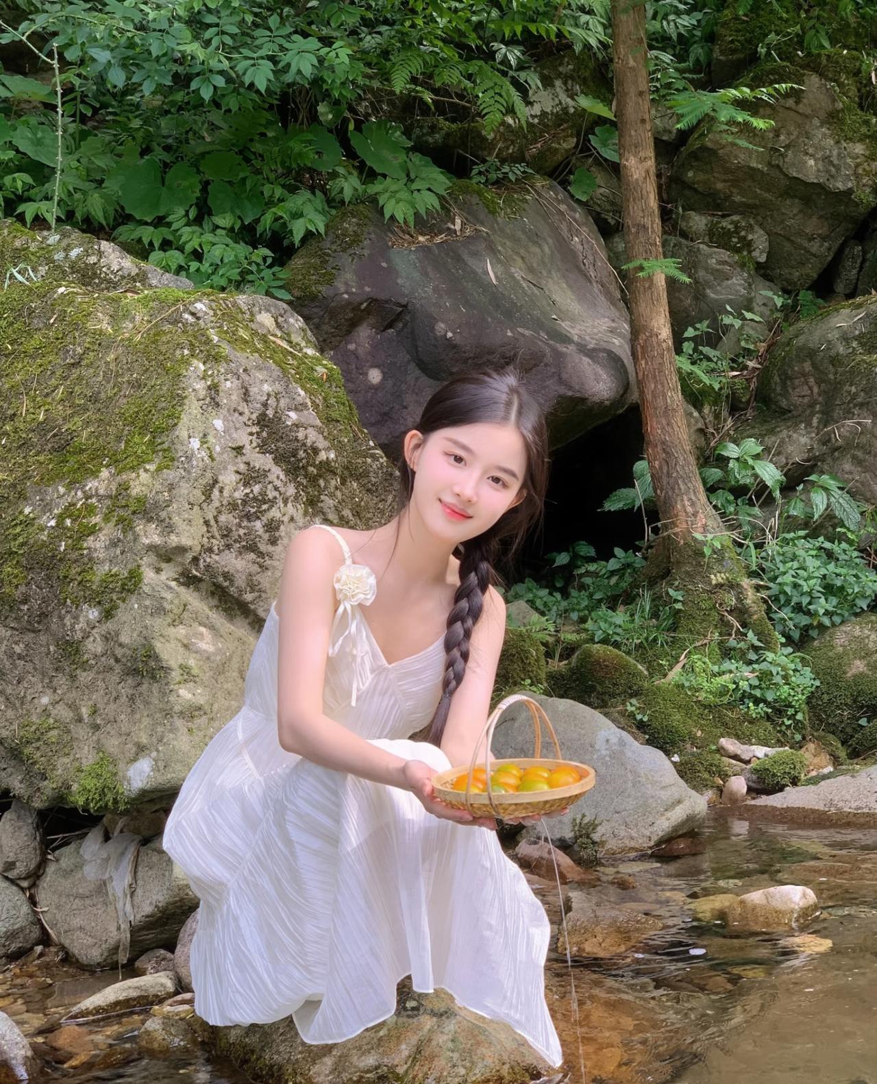 你发现了没女人35岁以后越来越不喜欢那些虚伪的社交场合。曾经为了所谓的人脉