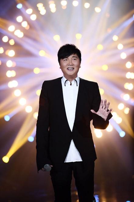 1999年，成名后的孙楠抛弃了同居10年的女友辛欣，转身娶了神交已久的买红妹。9