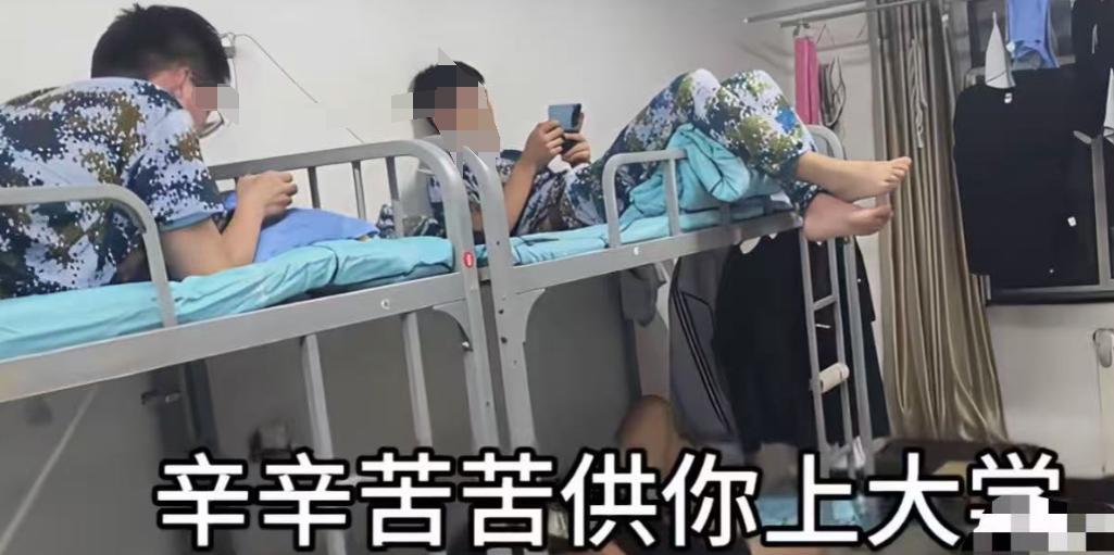 太心酸了！一位母亲吐槽说：“我辛辛苦苦供你上大学，辅导员给我打电话，说你天天在宿
