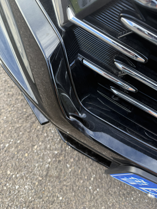 这样还能修么地下停车场直接碰了下这样要换前脸么