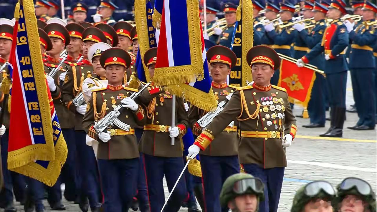 5月9日即今天，俄罗斯红场胜利日阅兵仪式上的朝鲜人民军方阵