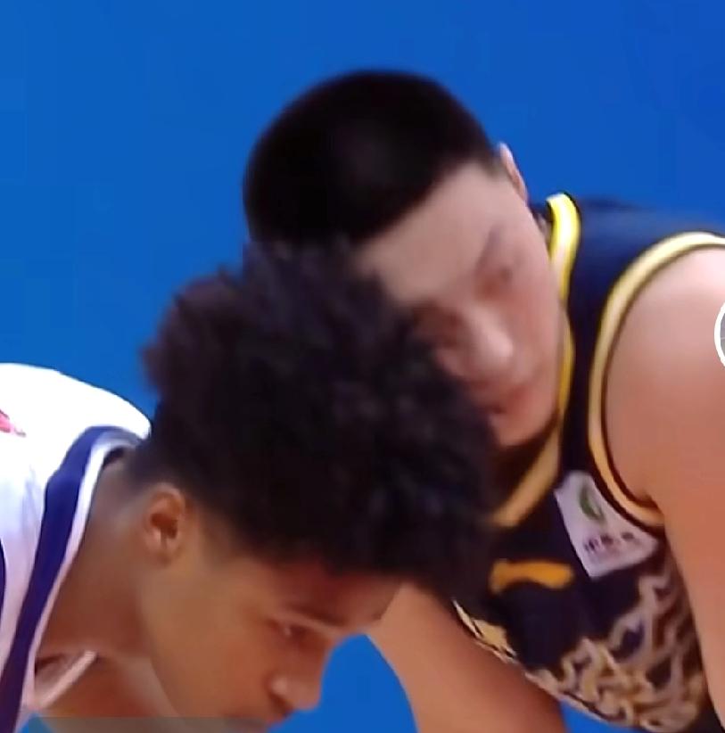 胡明轩登场难说，徐昕很难打出高数据，宏远高额奖励为刺激球市胡明轩去了广州，他