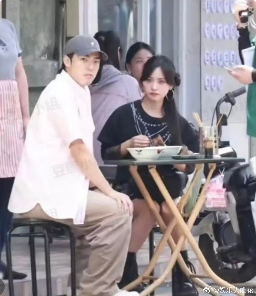 这是七月的一天沈月陈昊森男女主同框，看看如何？沈月的男主运也是有点差[哆啦A梦害