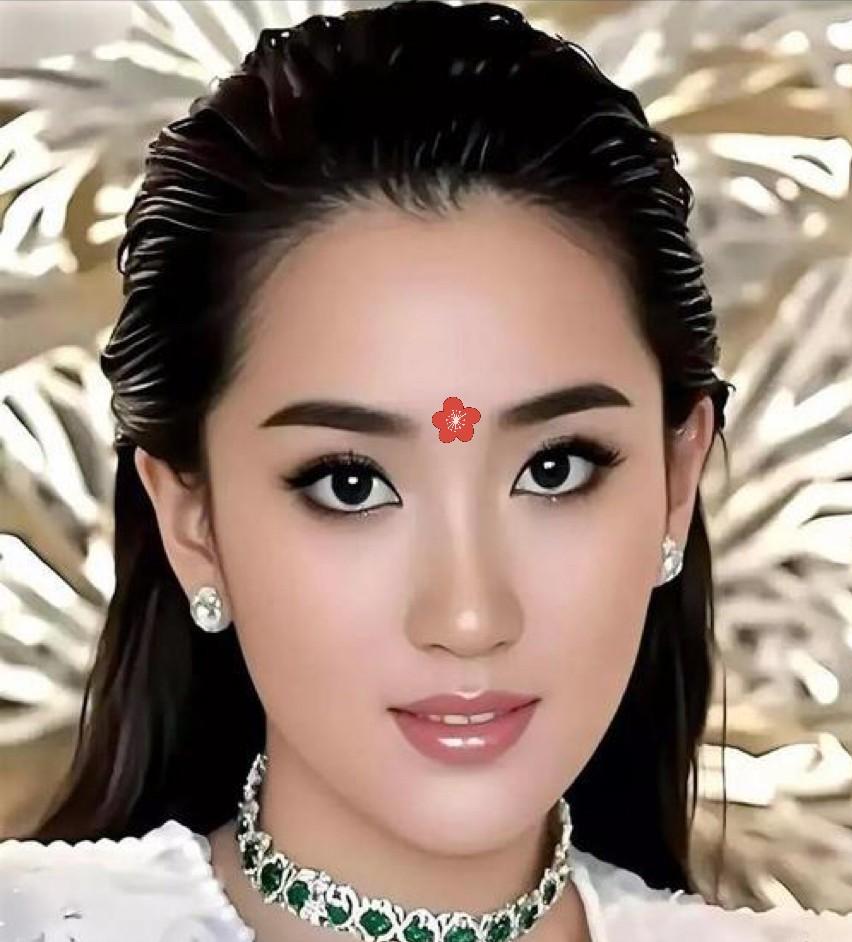 刷到泰国这新闻，后背一下就凉了。王太后诗丽吉走了，这阵仗，有点吓人。公务员