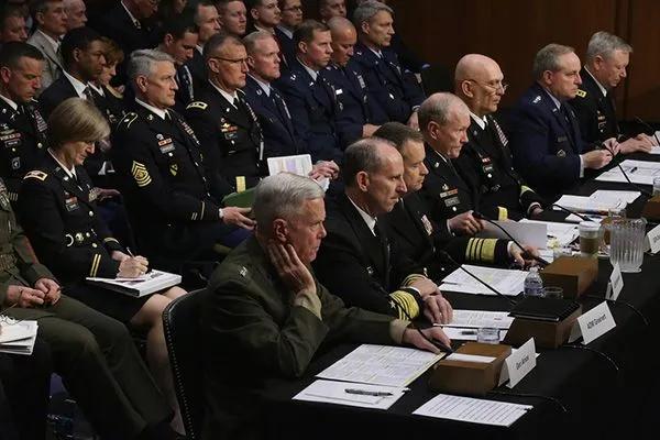 解读：美军全球将领急聚华府最近，老美战争部长赫格赛斯，突然召集外派全球的美军