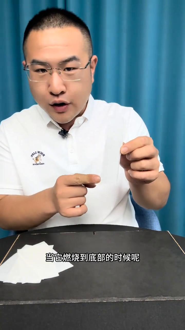 火纸御天术，鹿晗直接被惊呆。大家好，视频中的纸飞天并且在手上写下预言是如何做到