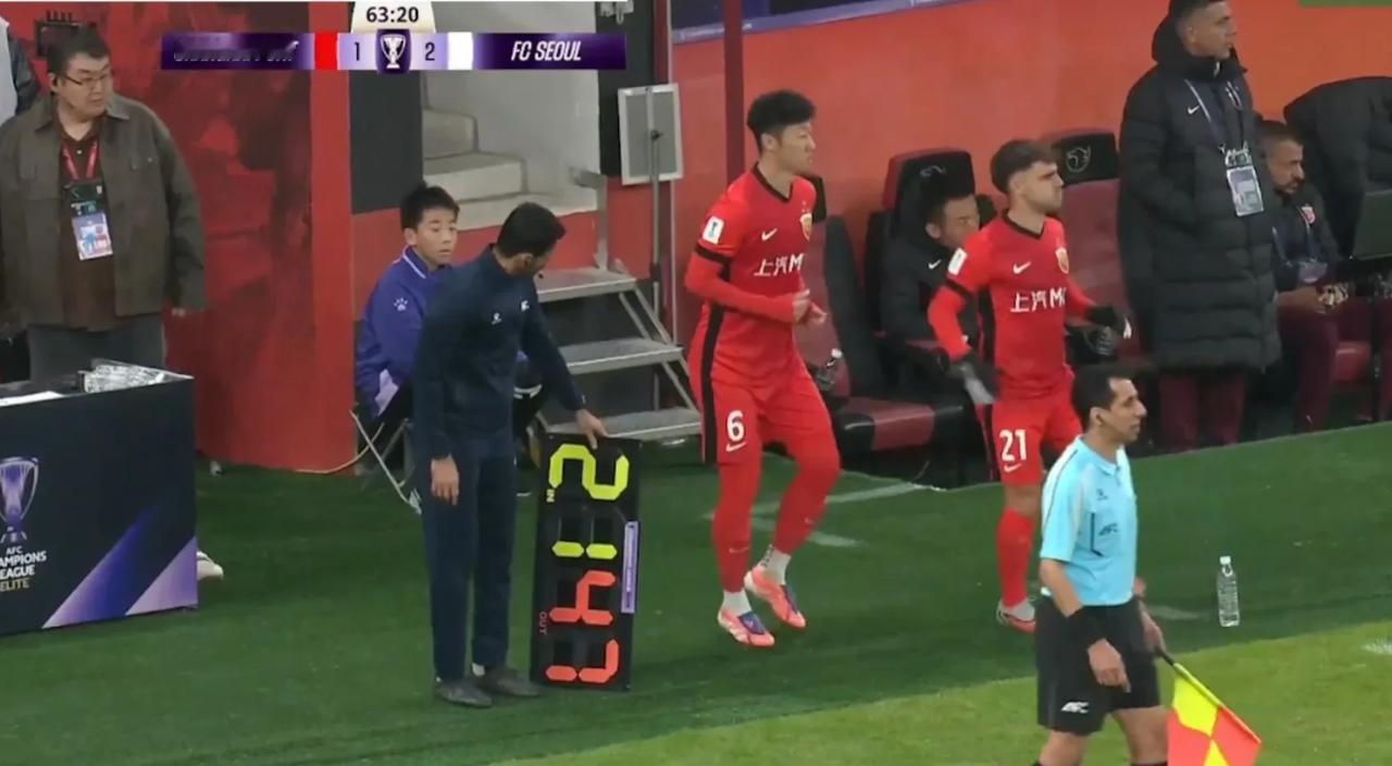 中超冠军下半场1比3落后韩国首尔FC，中超三冠王上海海港被韩国球队打爆，而且是在