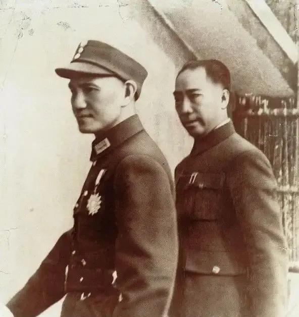 1946年戴笠意外去世，蒋介石万分悲痛，不久后他收到一份报告，又气得破口大骂，戴