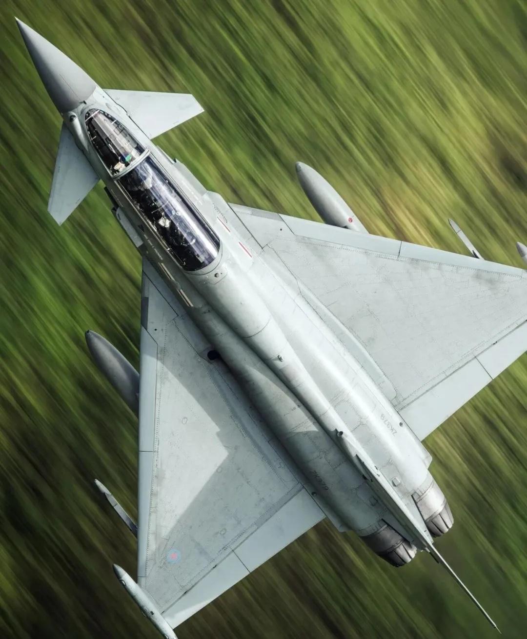 当钢铁巨兽翱翔于天空时战斗机视觉震撼军事航空航天航展