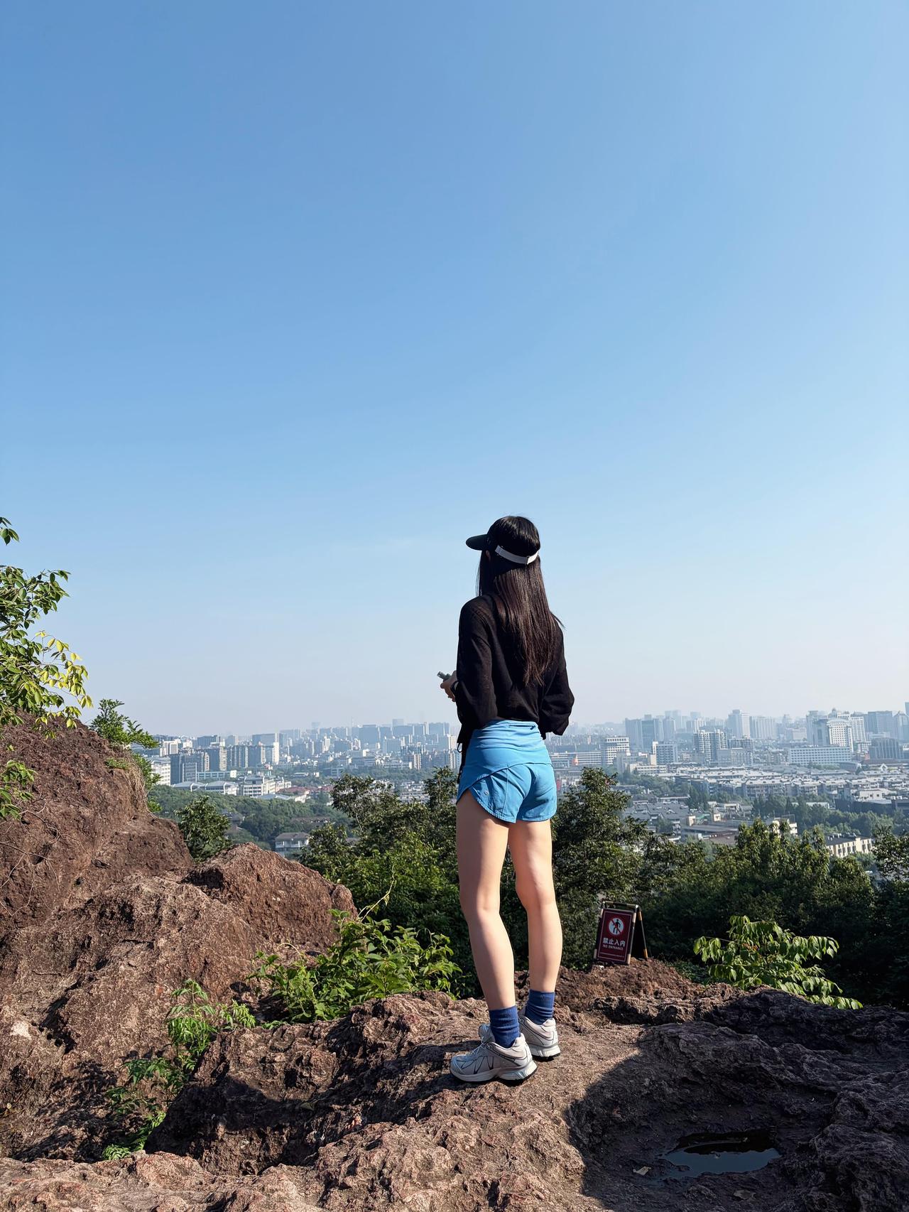 一位医生告诉我，恢复精力最快的方法，就是每天晚上，十点半之前，把手机扔到客