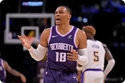 不可思议，11月13号的维斯布鲁克，实现了3个小成就:1、连续12场比赛得分