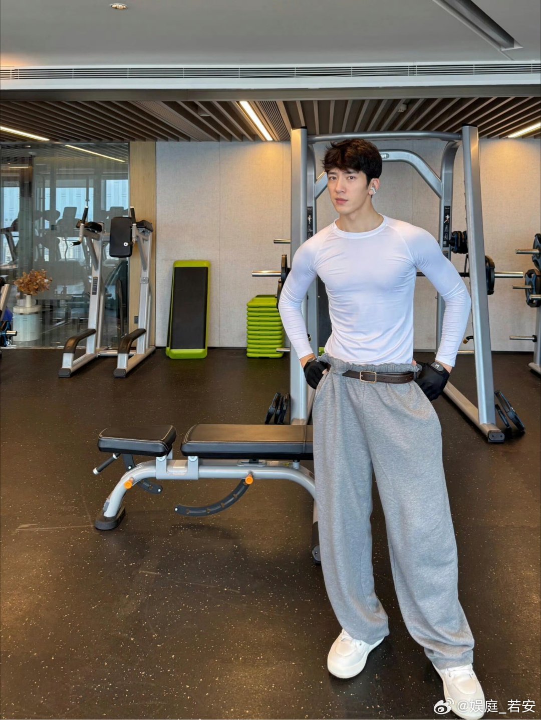 井柏然把46块钱衣服穿成4600了这46块钱的衣服我真不相信，穿在她身上真的值4