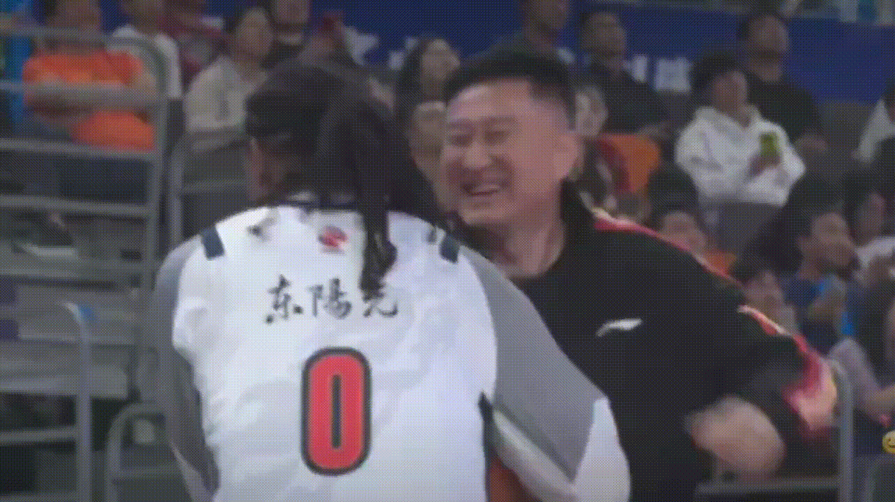 萨林杰没来几天感觉已经和全队打成一片了，太开心了