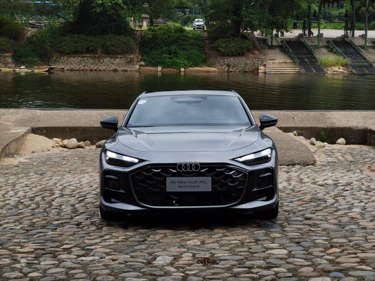 上汽奥迪A5LSportBack，惊喜的地方是智能辅助驾驶体验，表现丝滑，比同