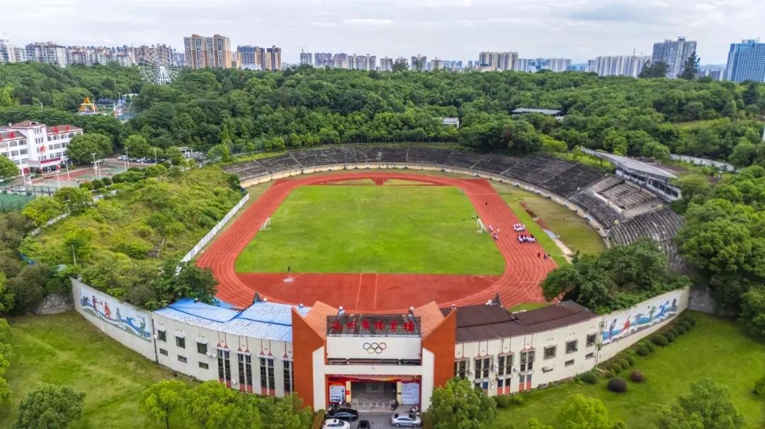 我永州队明年应重延续，不用刻意增强太多！我永州队拿到了第一届湘超冠军，这个头