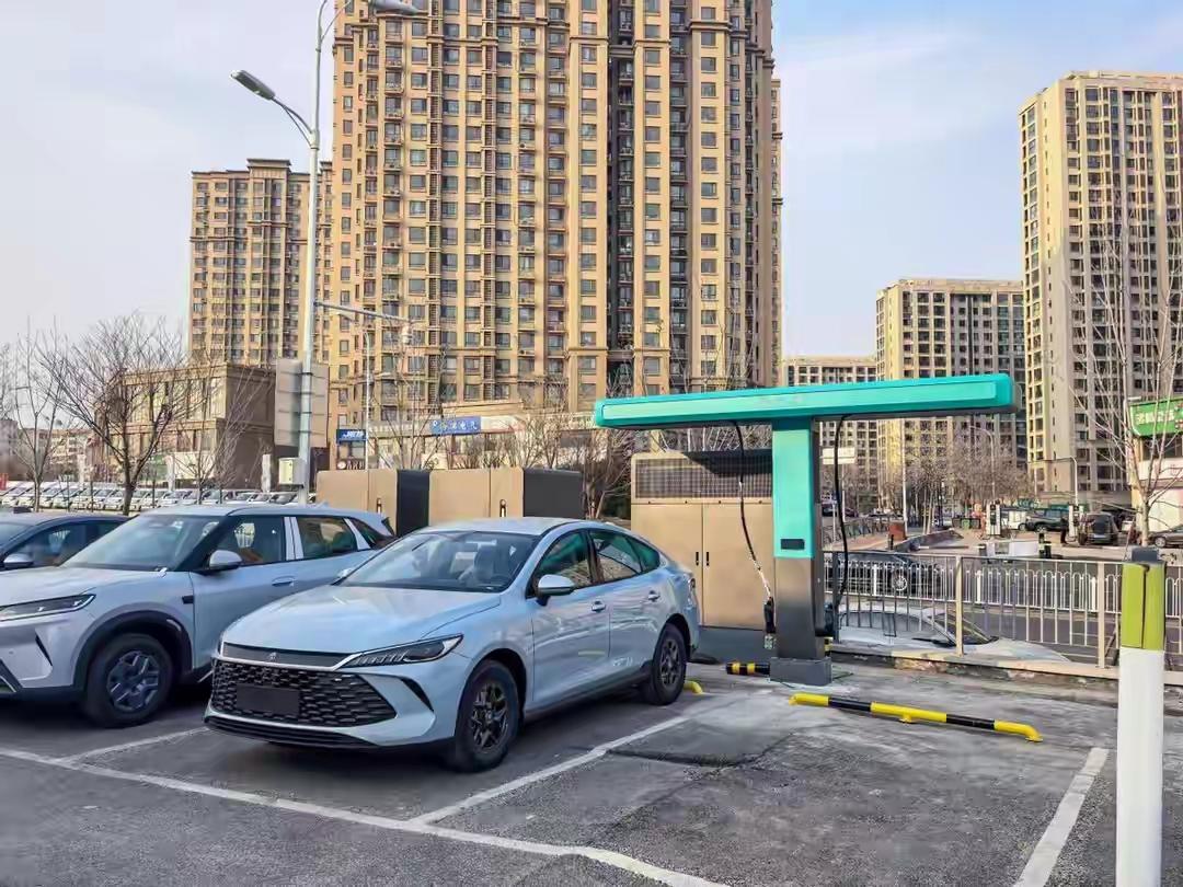 一年免费充电，比亚迪这是要赔10个亿。但你知道吗？这笔钱，他花得比谁都精。3