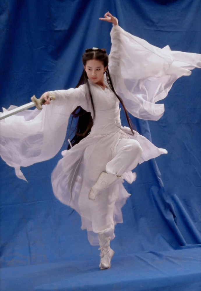 刘亦菲的古装穿的都是超薄平底鞋