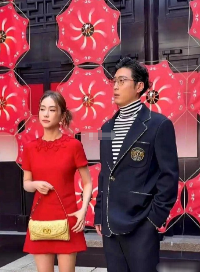 看得我尴尬症都犯了。窦骁这哪是娶了媳妇，分明是供了尊大佛大庭广众之下，窦骁陪着