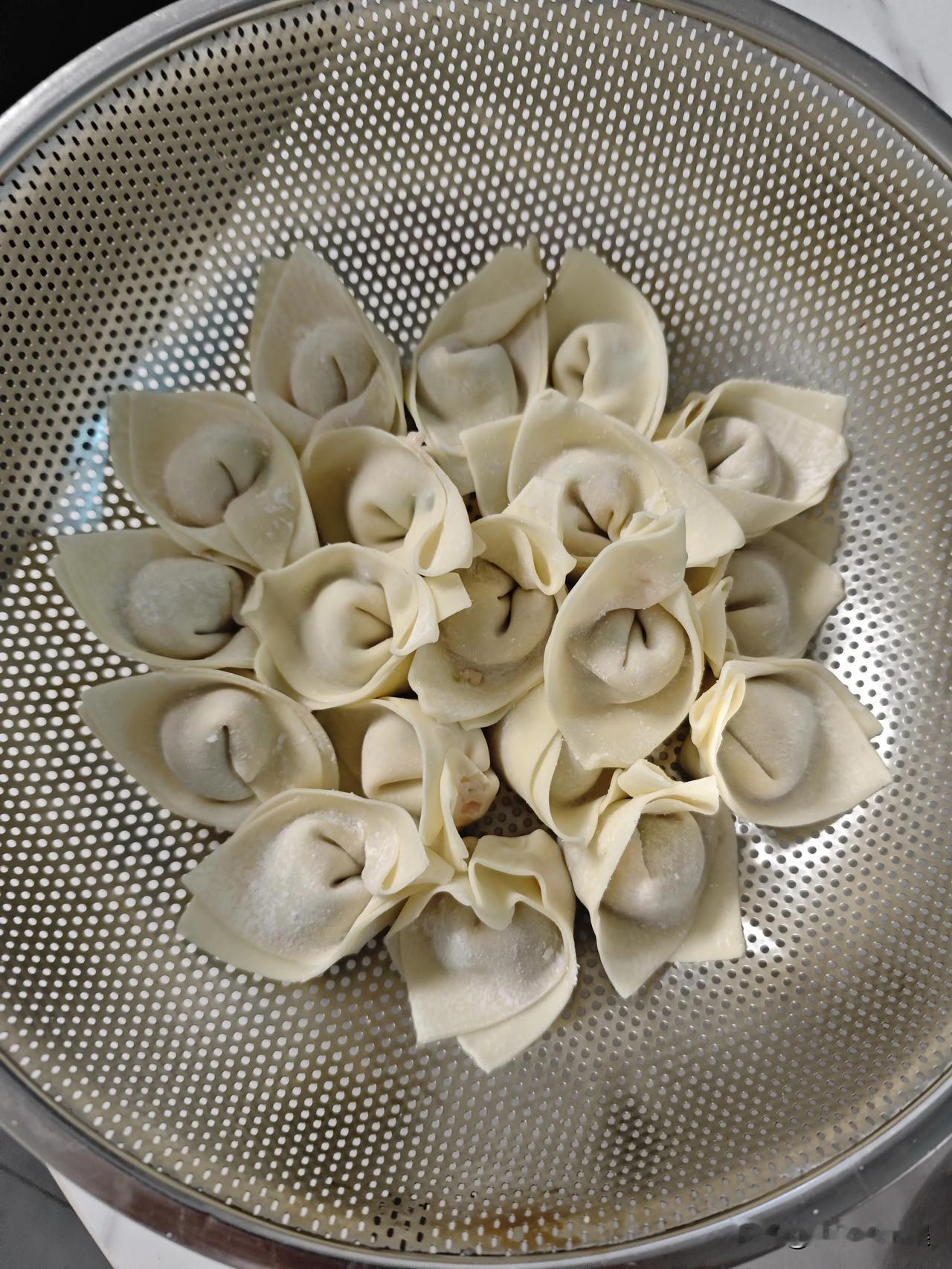 过完年了，包点抄手放冰箱里比较方便北方人喜欢吃饺子，四川人比较喜欢抄手再加上麻