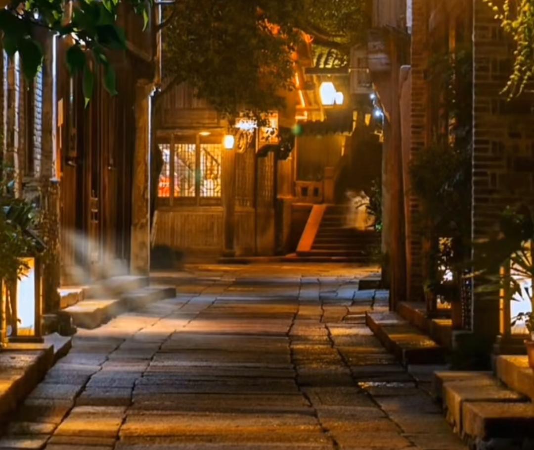 我背着老婆在外面包了个女大学生，每天下班都会去给她租都房子里待上2个小时，每天都