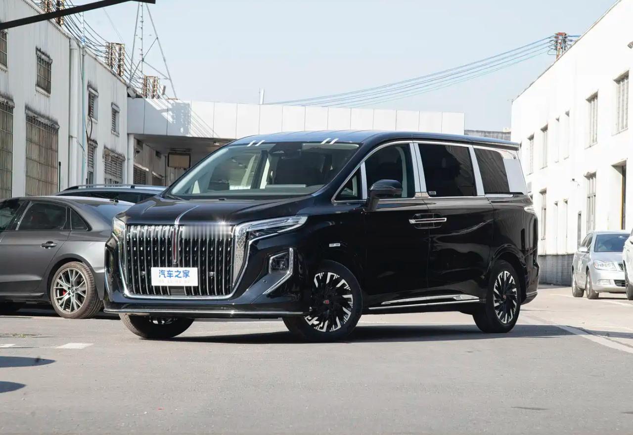 2024款红旗HQ9含燃油与插混版本2024款红旗HQ9为一汽红旗旗下中大型