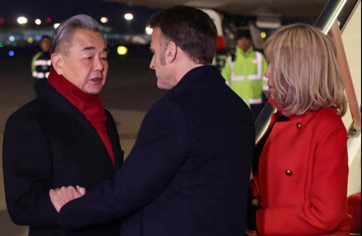 马克龙夫妇抵达北京组图马克龙抵达北京