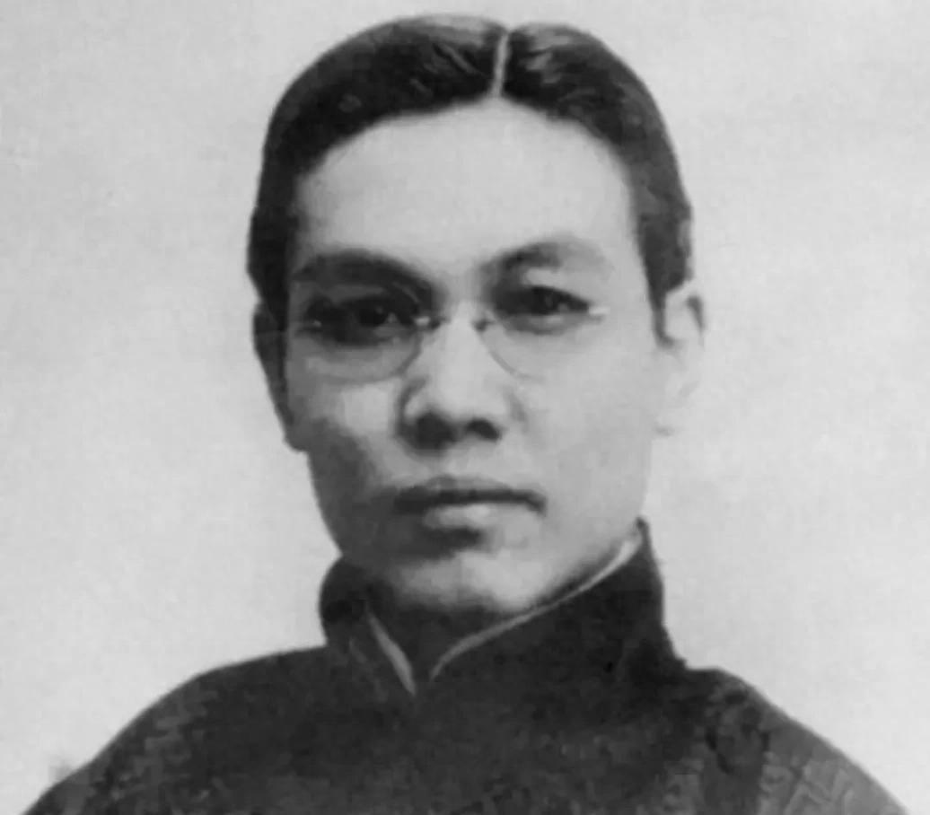 他是一大批进步青年的“领路人”曾被评价为“一支笔胜十万军”，他为革命事业献出自己