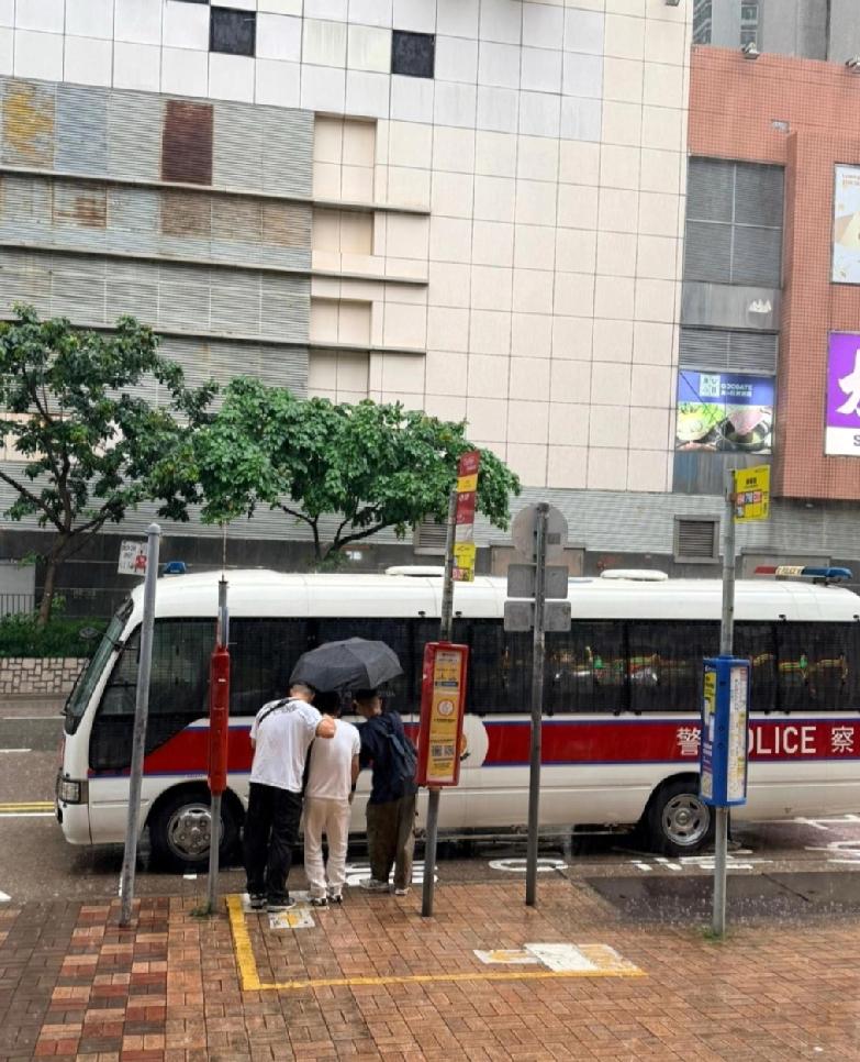香港东九龙总区包括机动部队、冲锋队、黄大仙警区、秀茂坪警区、观塘警区及将军澳警区