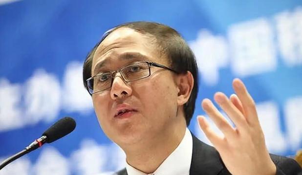 “美国半导体行业中，七成专家都是中国人！”中国物理博士尹志尧曾这样说，这种现象邱