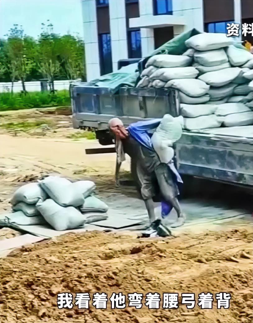 郑州高女士，因为装修要搬水泥，硬把搬运价从5块砍到4块，她本来很开心，结果看到现