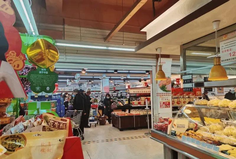 国家开始整治公务员吃喝。我觉得早就应该整治了，以前的饭店为什么那么火？基本