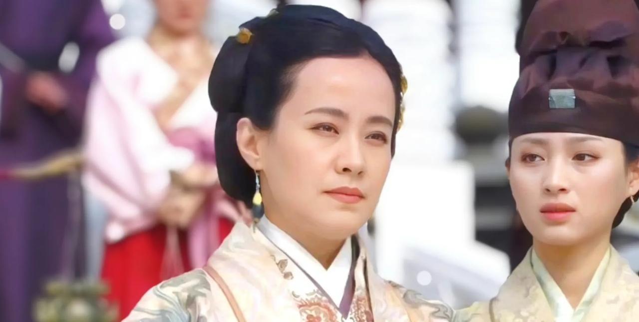 马秀英是唯一一个不需要兵符就能调动部队皇后，她手上有兵权还兼任后勤部部长，论威望