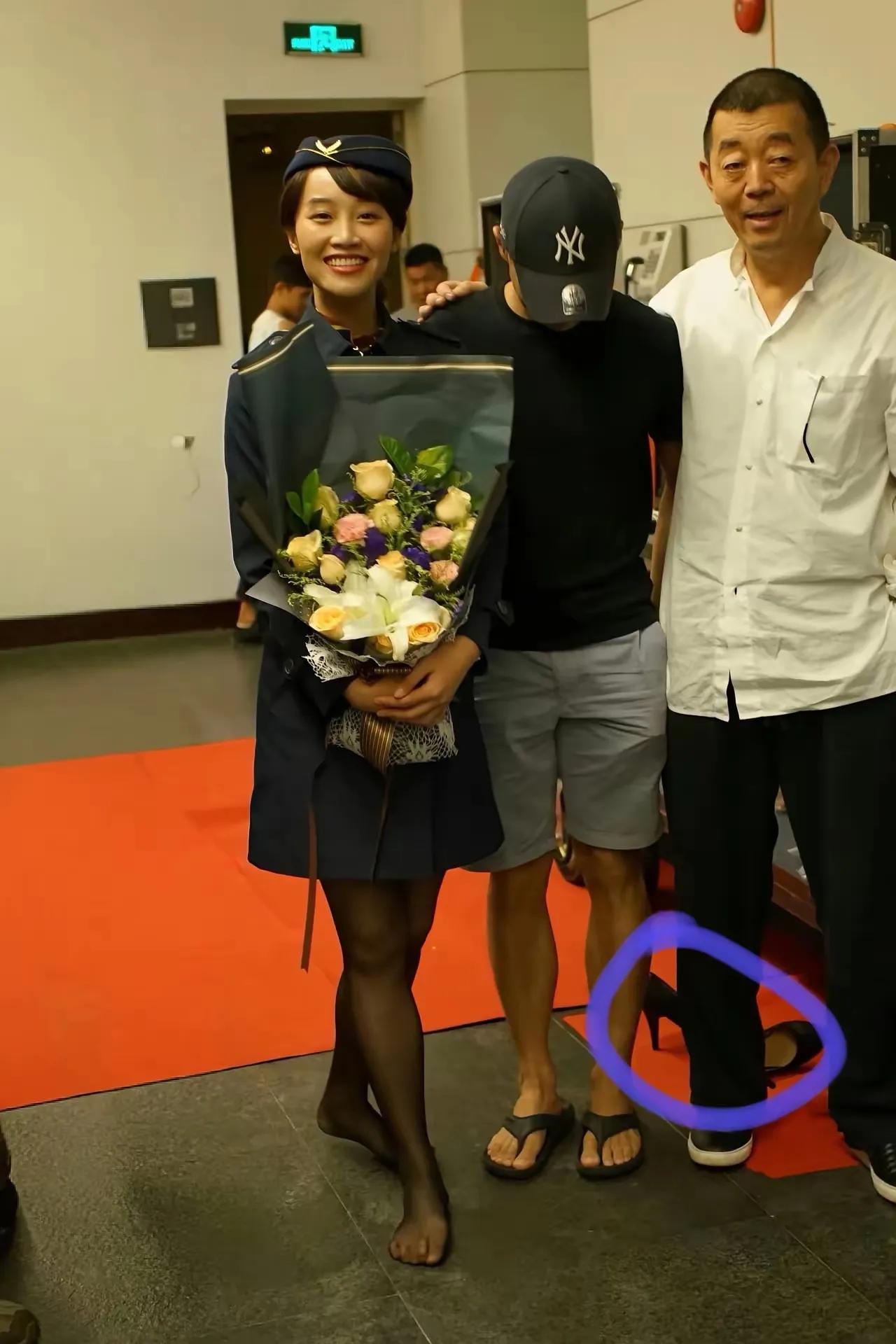 在顾长卫面前，蓝盈莹真的是很会做人！她知道越成功的男人就越好面子，蓝盈莹没有什么