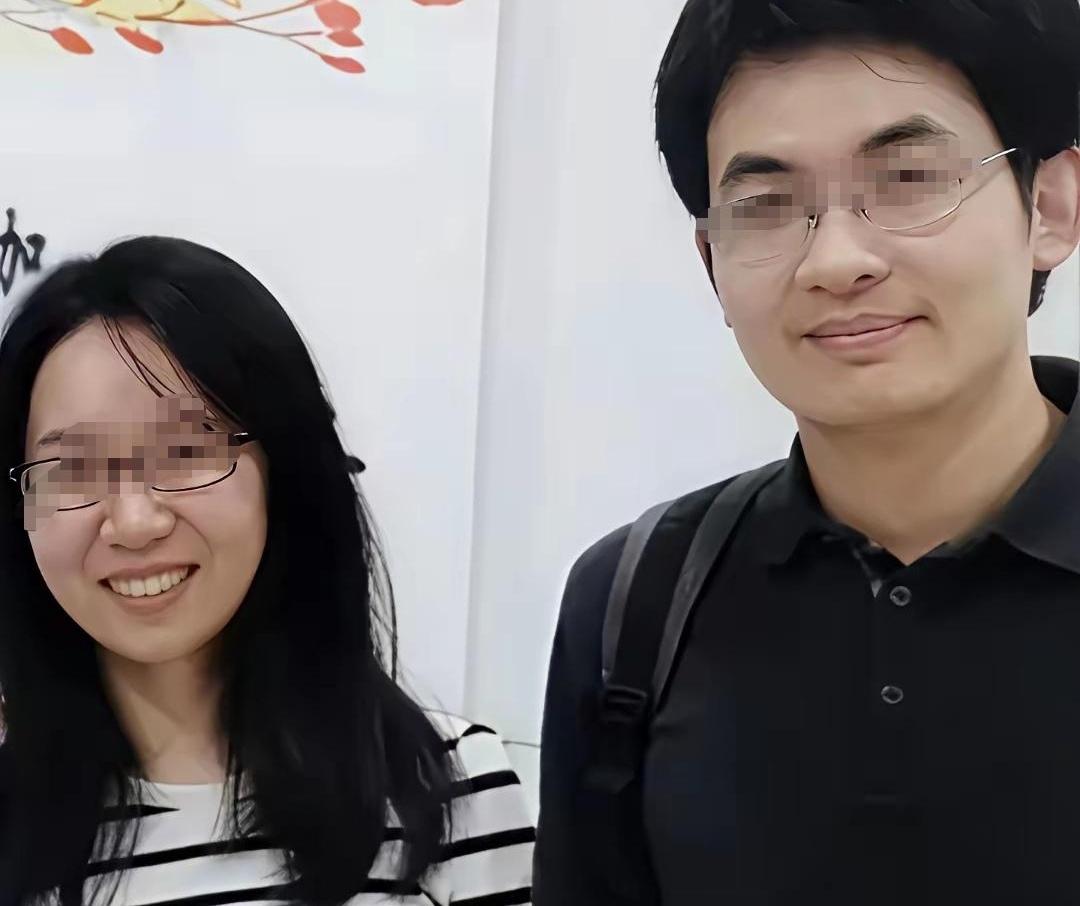 开学一个多月，武大的通报迟迟没影，倒是等来了凌晨甩出的三封邮件截图，这事儿是不是