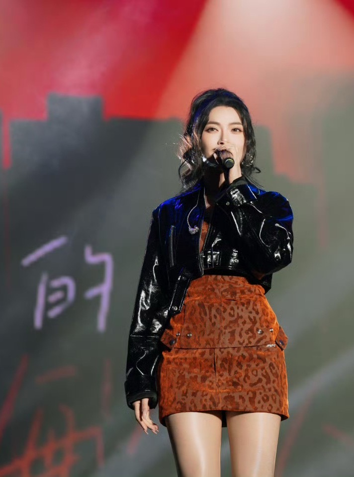 庄心妍发亮⭐️丝袜庄心妍