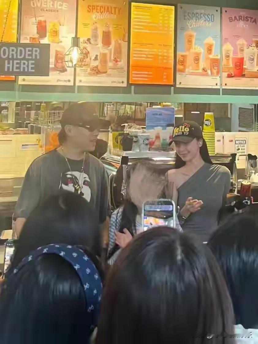 胡彦斌已经说了不是AI，他要名分，也想给足易梦玲安全感与名分，与其躲躲藏藏不如直