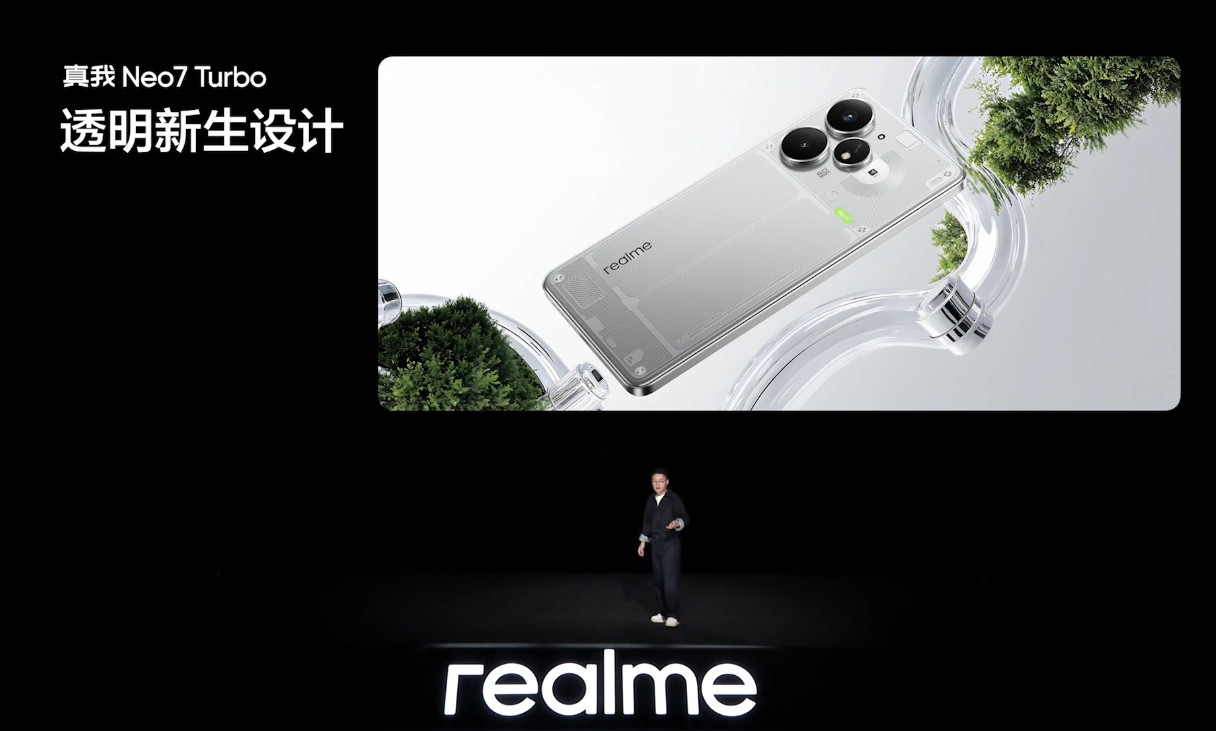 这次是透明的，下次说不定就会有彩透的，比如橙色、蓝宝石色，想想就刺激真我Neo