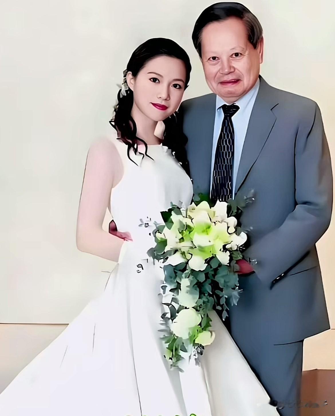 杨振宁式的爱情,你向往吗?这个话题太有意思了。“杨振宁式的爱情”，有人羡慕，有
