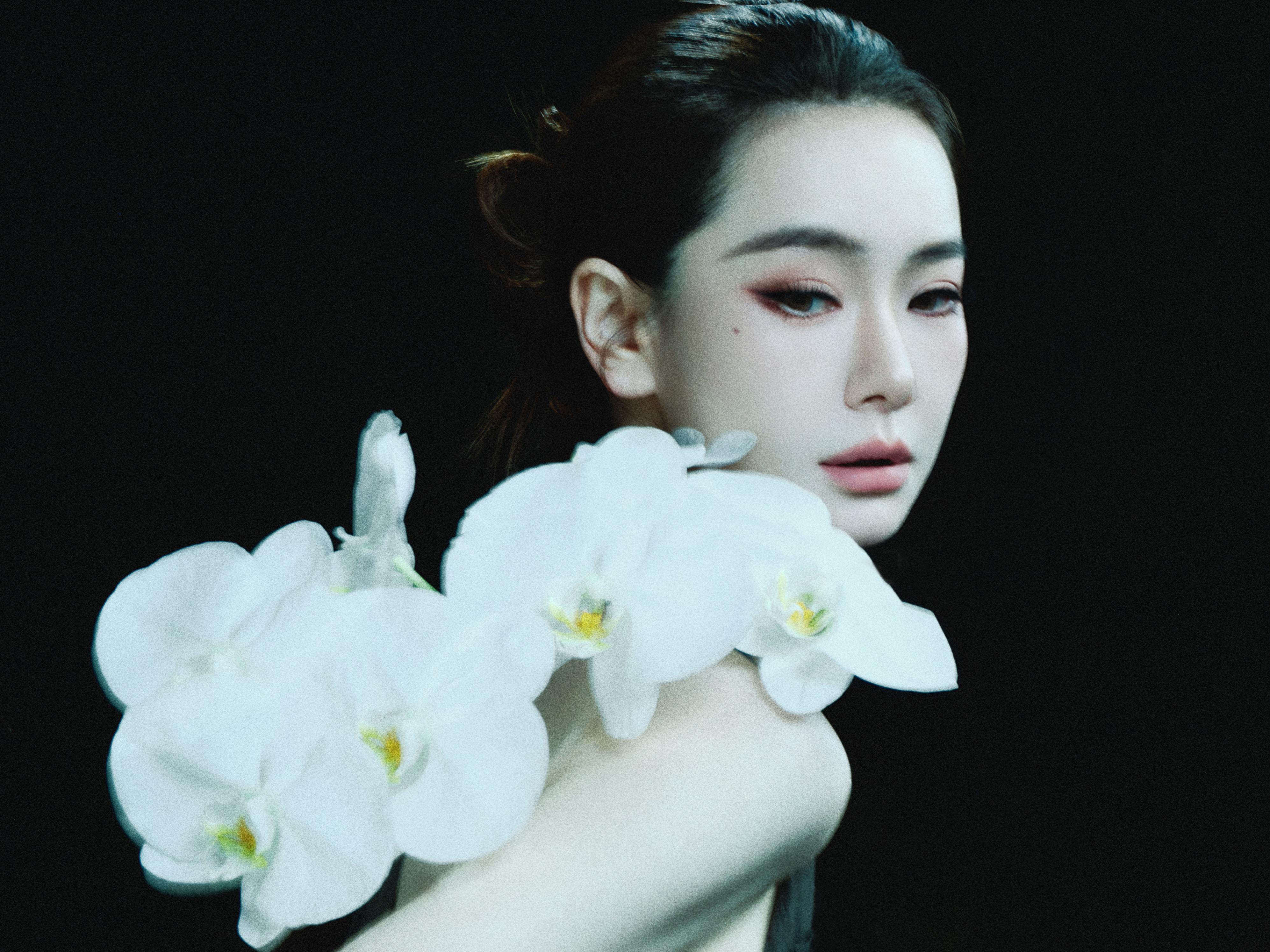 戚薇湿发变装听取妈声一片今天的枯墨兰骨国风造型也是妈妈级别！妈妈好美！国风妈妈更