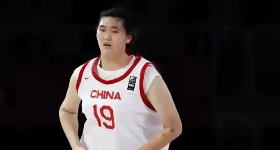 我理想中的女篮亚洲杯12人大名单！内线：1.张子宇：2007年5月出生于山东