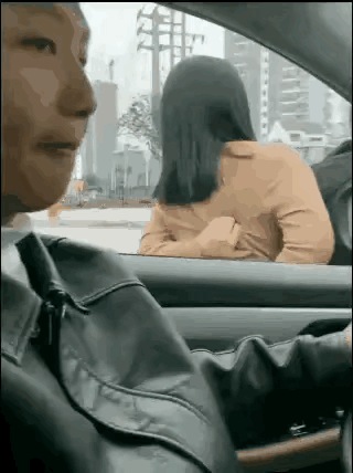 这哥们车技应该非常好，跑路非常快！要不然可不敢这样去帮忙啊！[吐舌头眯眼睛笑][吐舌头眯眼睛笑][吐