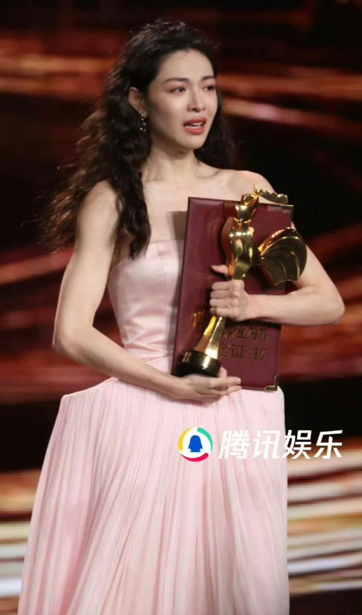 PK掉惠英红多少有些离谱了！当然，钟姐这气场，金鸡奖都给满分！未来会越来越好！