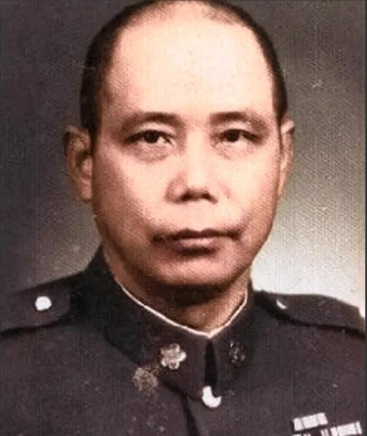 1955年，74军副军长余程万在香港意外遇害，女儿在收拾余程万的遗物时，在他日记