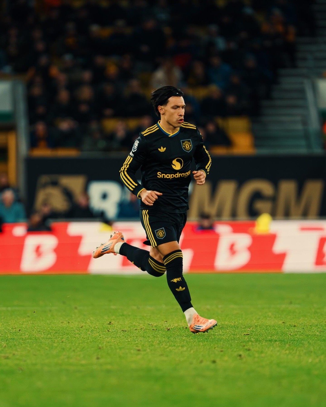 🔥利马在狼队1比4曼联的比赛中替补登场踢了21分钟表现出色👏赛后他更新IG