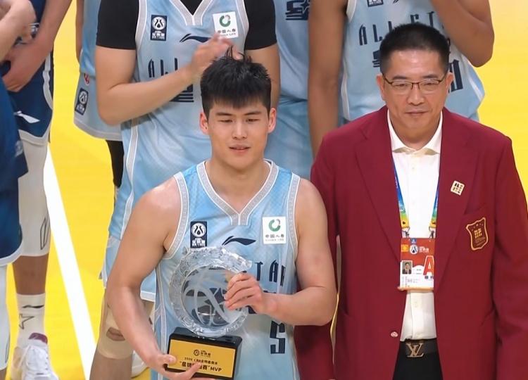 陈家政挤掉张陈治锋，获得星锐赛MVP，这是辽粤再次对抗大学生队惨败，这是CB