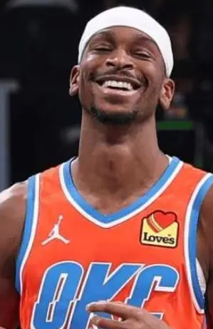 亚历山大是否为最有机会超越乔丹的球员首先你不得不承认一个事实亚历山大的荣誉超