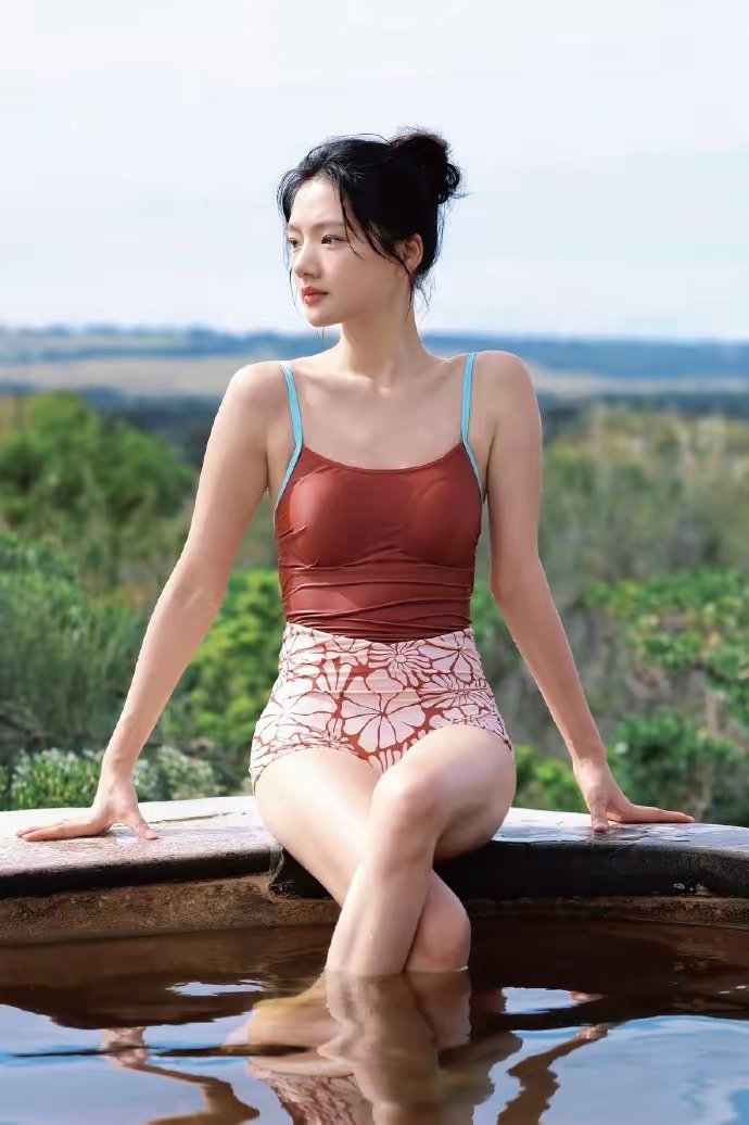 任敏会成为下一个杨紫吗？成为不了！杨现在医美过度了，大表情做不出来。很明显，从2