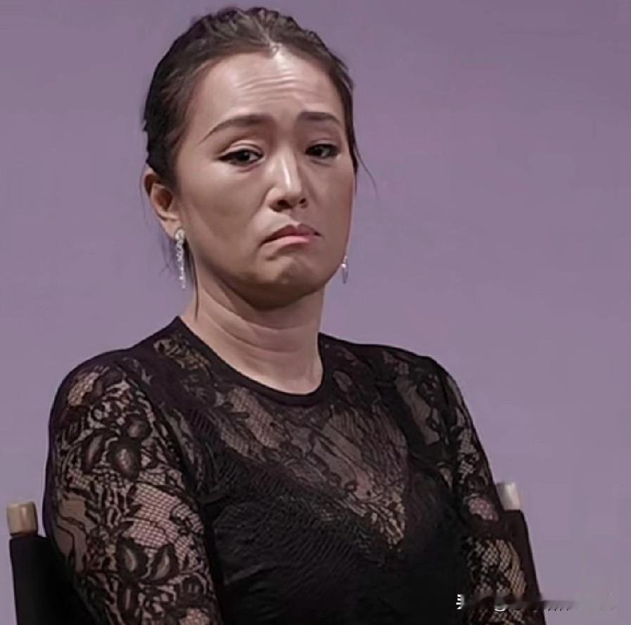 说起这个笑啊，真是分人！我观察好久了，别人一笑脸上褶子能夹死蚊子，可巩俐姐一笑，