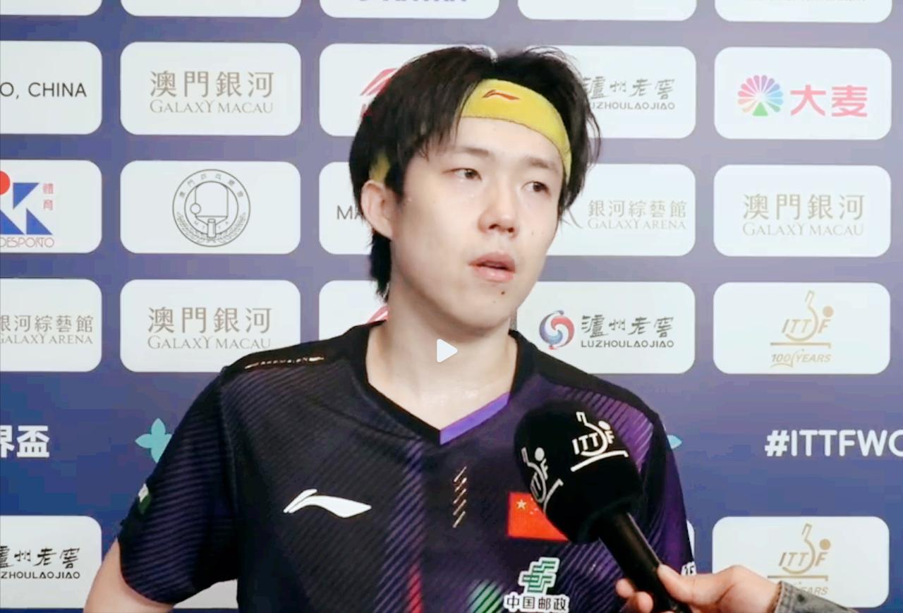 我去！王楚钦3:0零封对手后的记者采访，少见的狠狠地夸了自己！记者问：前两